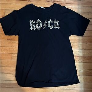 Le Lis Black 'Rock' Graphic Tee